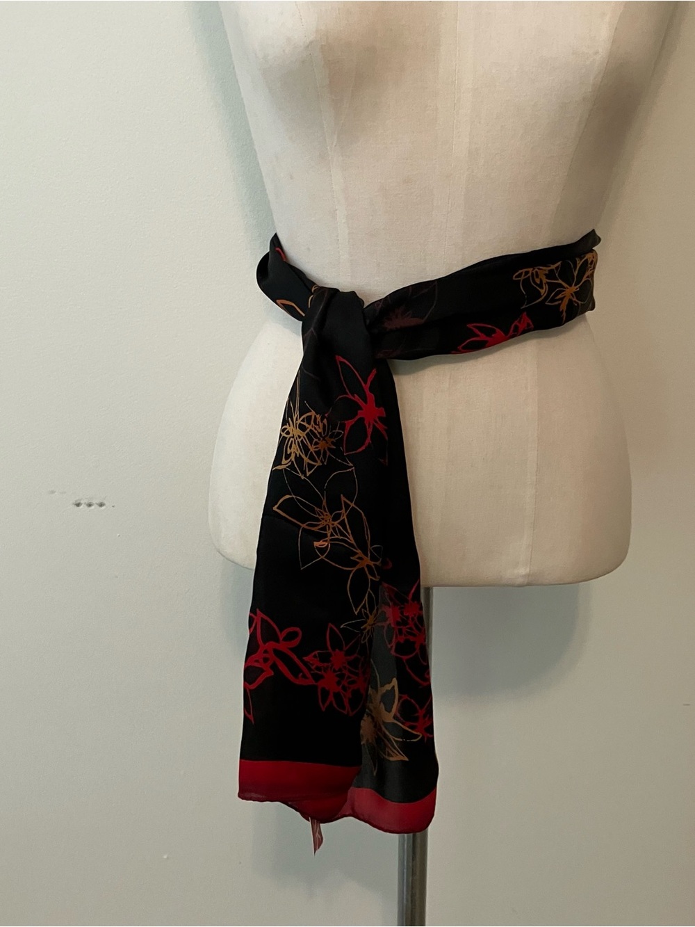 VTG Silk Anne Klein Black Abstract Floral Scarf Rectangle 10 X 58in NWT - Picture 2 of 5